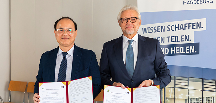 (from left) Prof. Dr. Tran Dinh Tho—Deputy Director of Viet Duc University Hospital in Hanoi—and Prof. Dr. Hans-Jochen Heinze, Medical Director of Magdeburg University Hospital.